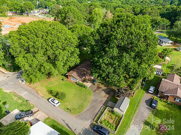 3rd image of 200 Hillcrest Dr