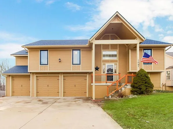 708 Old Stage Rd, Pleasant Hill, MO 64080