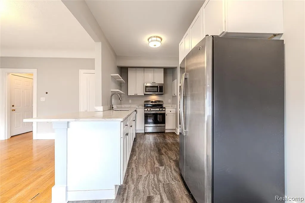 2 bed, 1.0 bath, 850 sqft, $1,900 — Photo 4