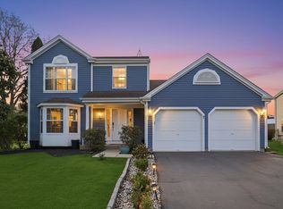 7 Arthur Ct, Streamwood, IL 60107