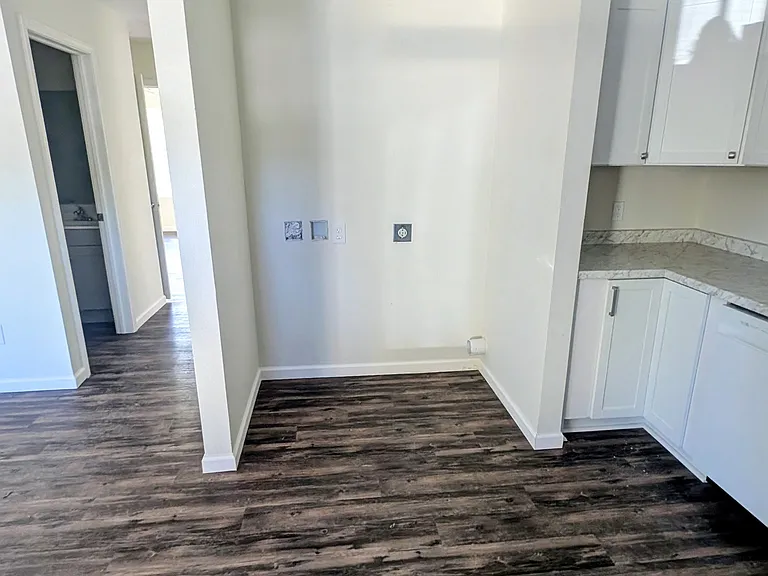 110 Broadway St — Photo 5