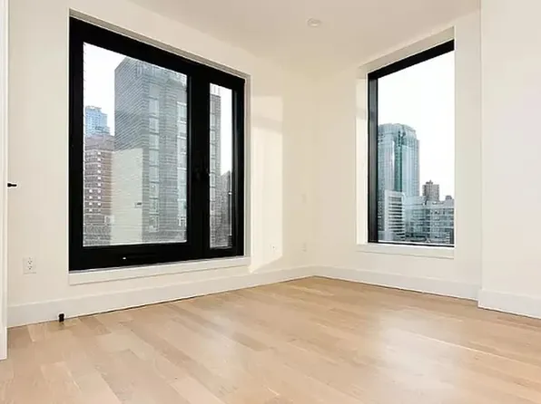 260 Gold Street image 5 of 32