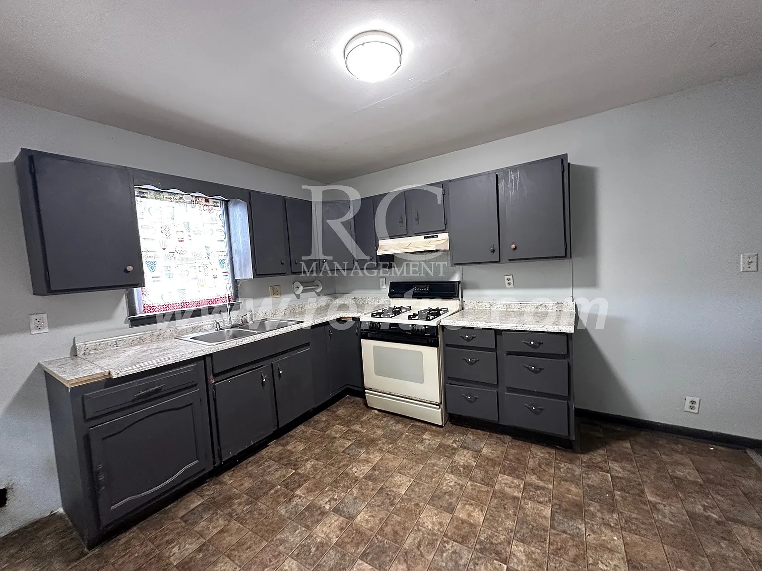 3 bed, 1150 sqft, $875 — Photo 2