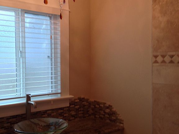 3rd image of 11319 Collins St