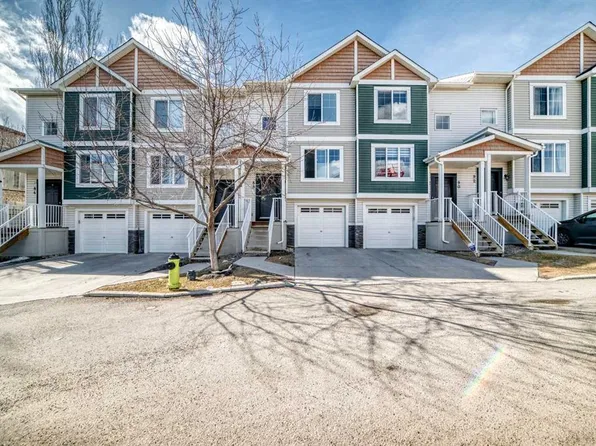 88 E Pantego Ln NW, Calgary, AB T3K 0T1
