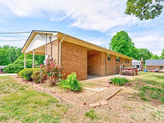 3rd image of 751 Pleasantdale Dr