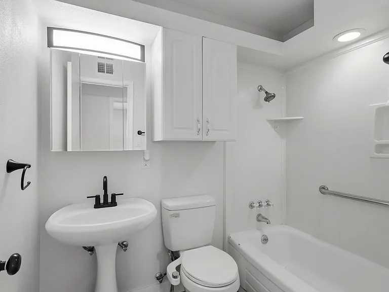 6452 Bristol Way — Photo 10