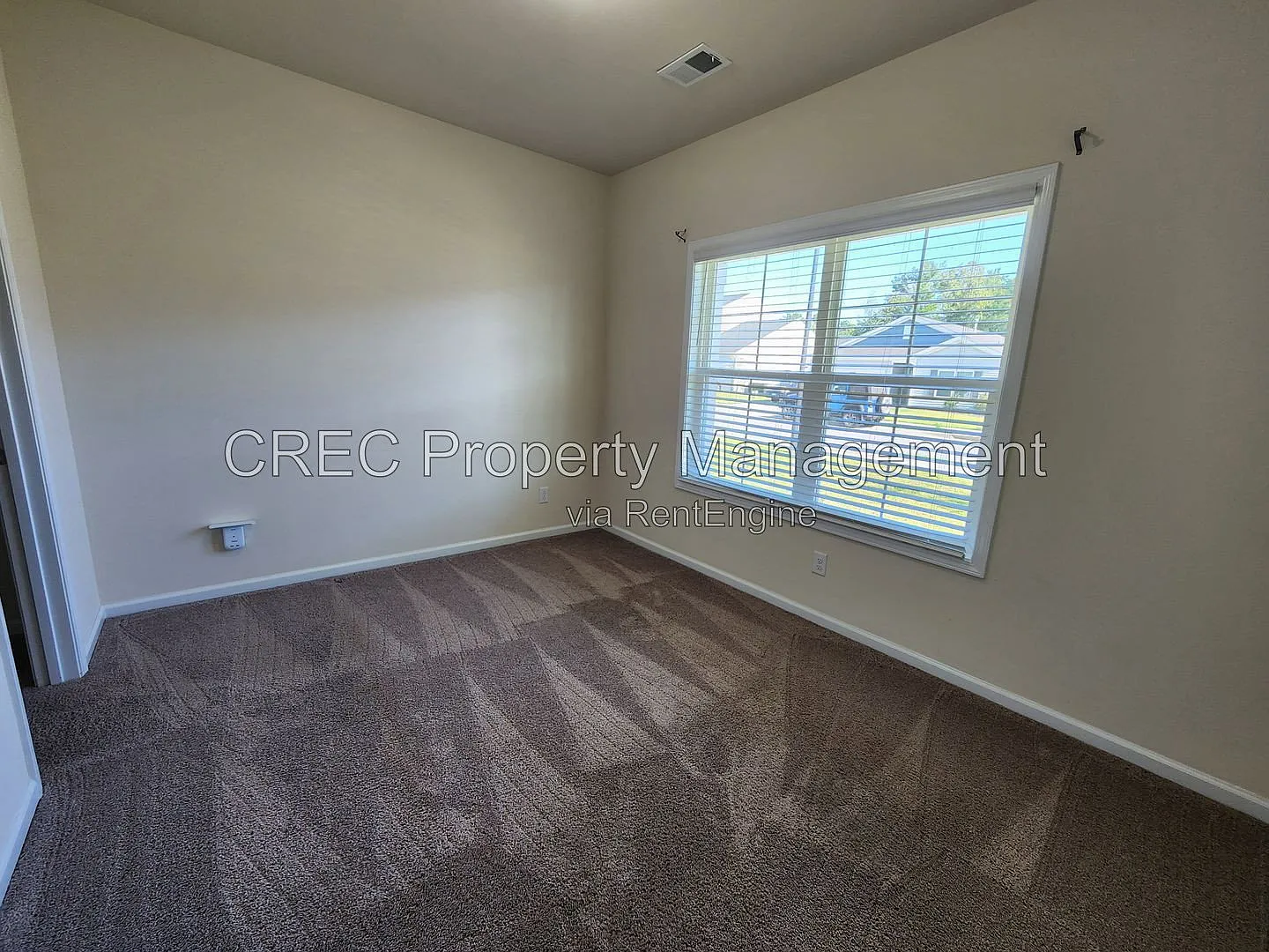 5 bed, 3.5 bath, 2812 sqft, $2,560 — Photo 4