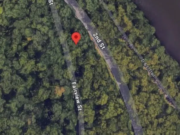 5444 2nd St, Whitehall, PA 18052