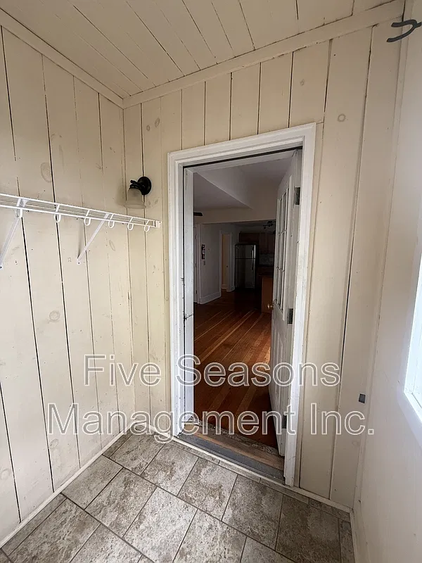 3 bed, 2.0 bath, 800 sqft, $2,800 — Photo 3