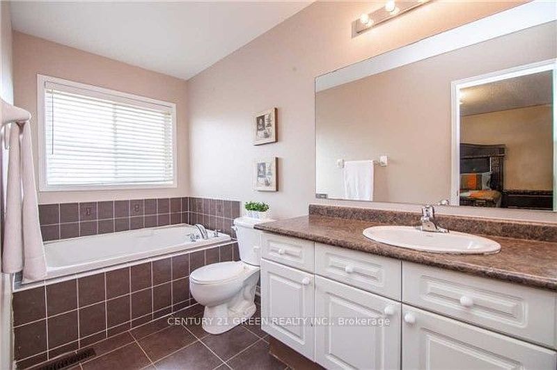 Brampton House for rent - 3 Bedrooms — photo 12