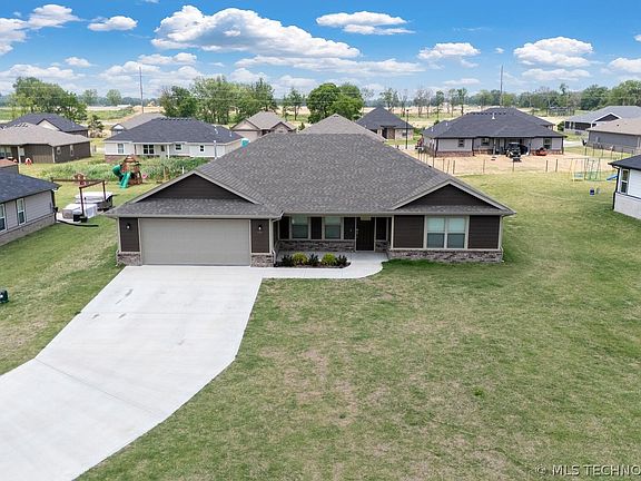 2nd image of 1100 Center Court Cir