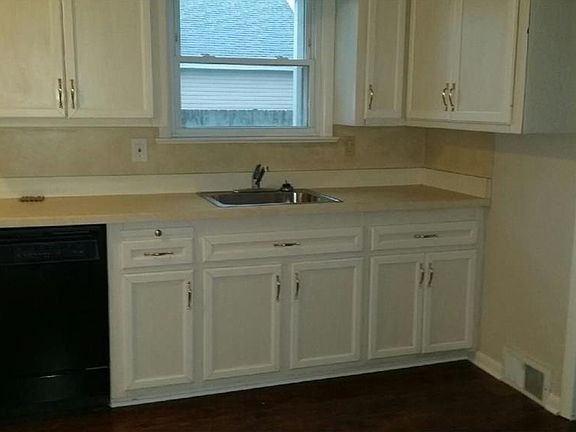 3rd image of 11016 Penfield Ave