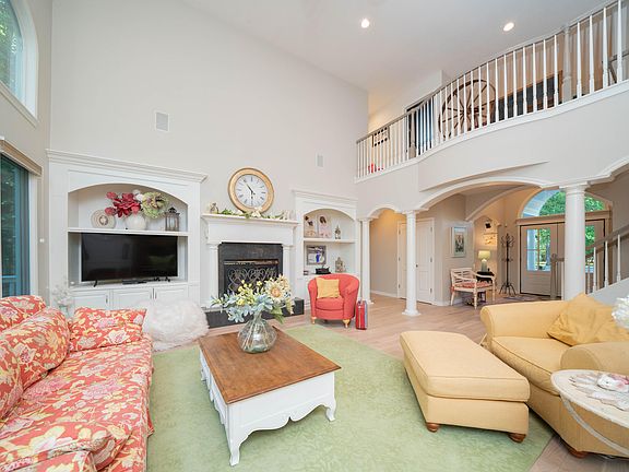 4th image of 5444 Beechwood Ln