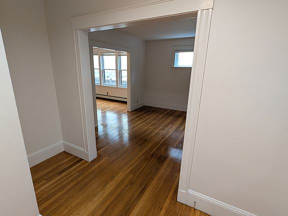 5th image of 33 Seven Pines Ave #33