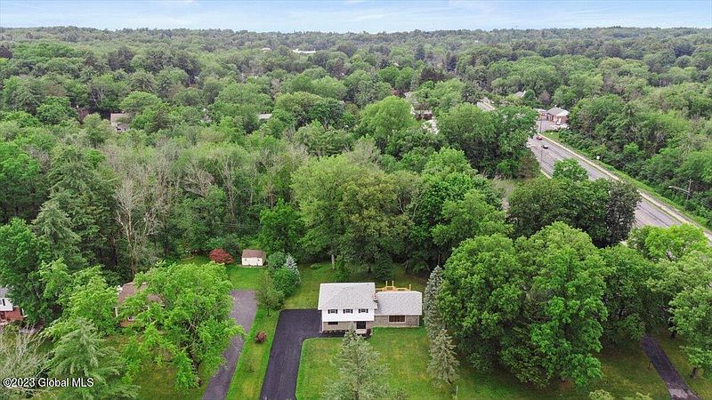 5th image of 981 Avon Crest Boulevard