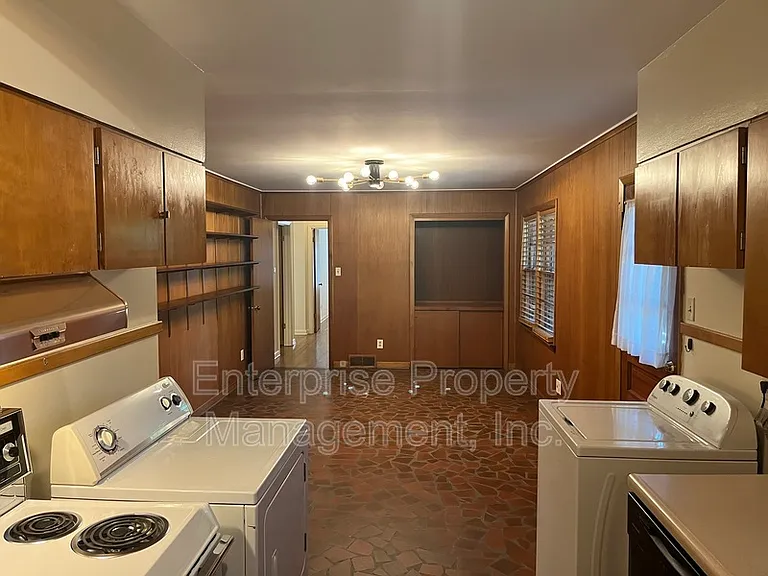 5081 Whitehall Ave — Photo 10