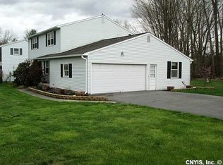 7513 Woodstream Ter, North Syracuse, NY 13212