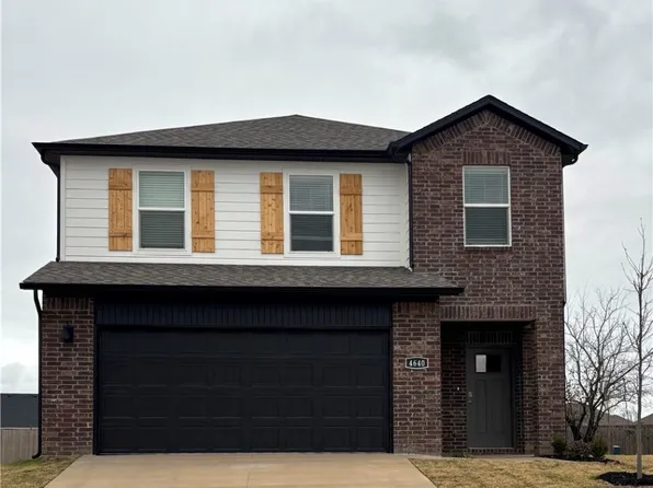 4640 W Aurora St, Fayetteville, AR 72704