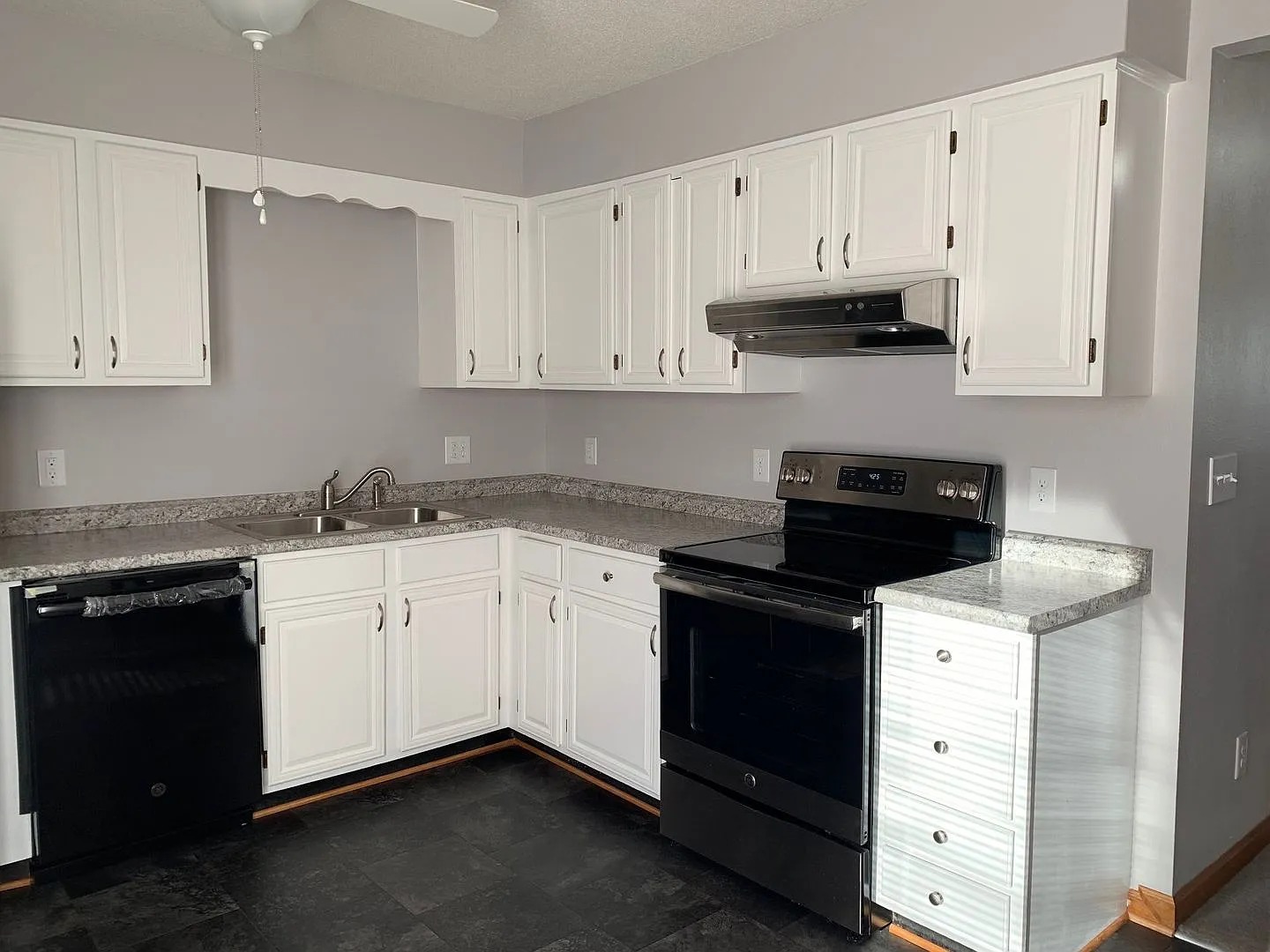 2 Bedroom 1.5 Bath Townhouse — Photo 2