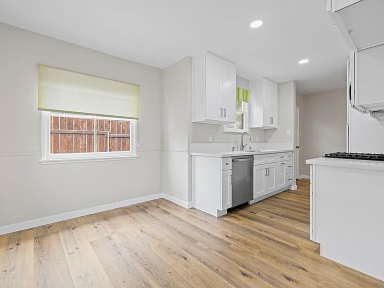 2348 Del Mar Rd — Photo 6