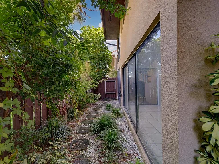 890 N Village Dr #103 — Photo 27