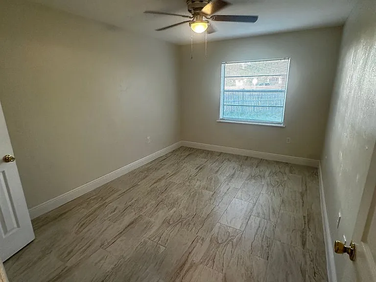 901 SW 62nd Ter — Photo 13