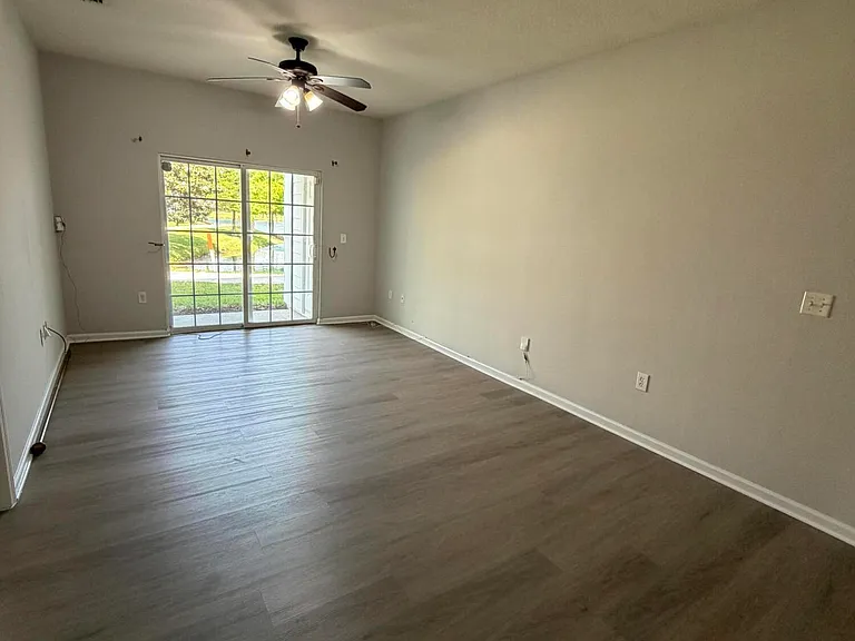 8201 Green Parrot Rd #106 — Photo 15