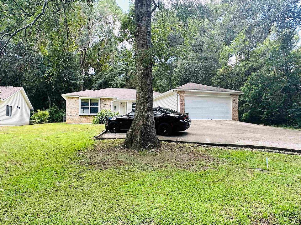 2nd image of 2206 Amelia Cir