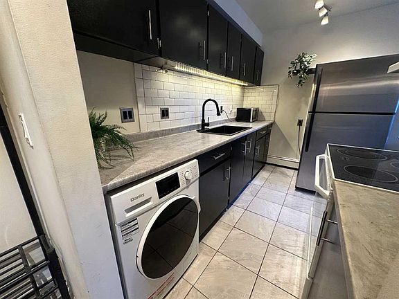 3rd image of 1829 N 11th Ave SW #206