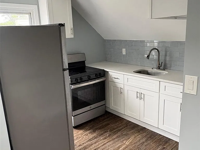 100 Merrick Rd — Photo 2