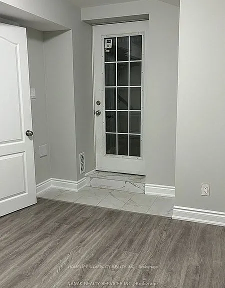 583 Queen Mary Dr #BASEMENT — Photo 1
