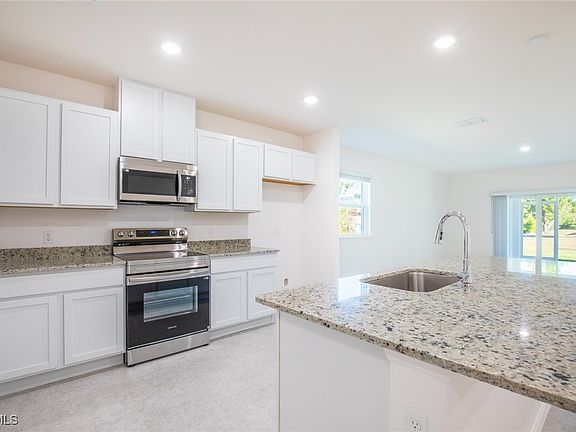 3rd image of 407 SW 19th Ave