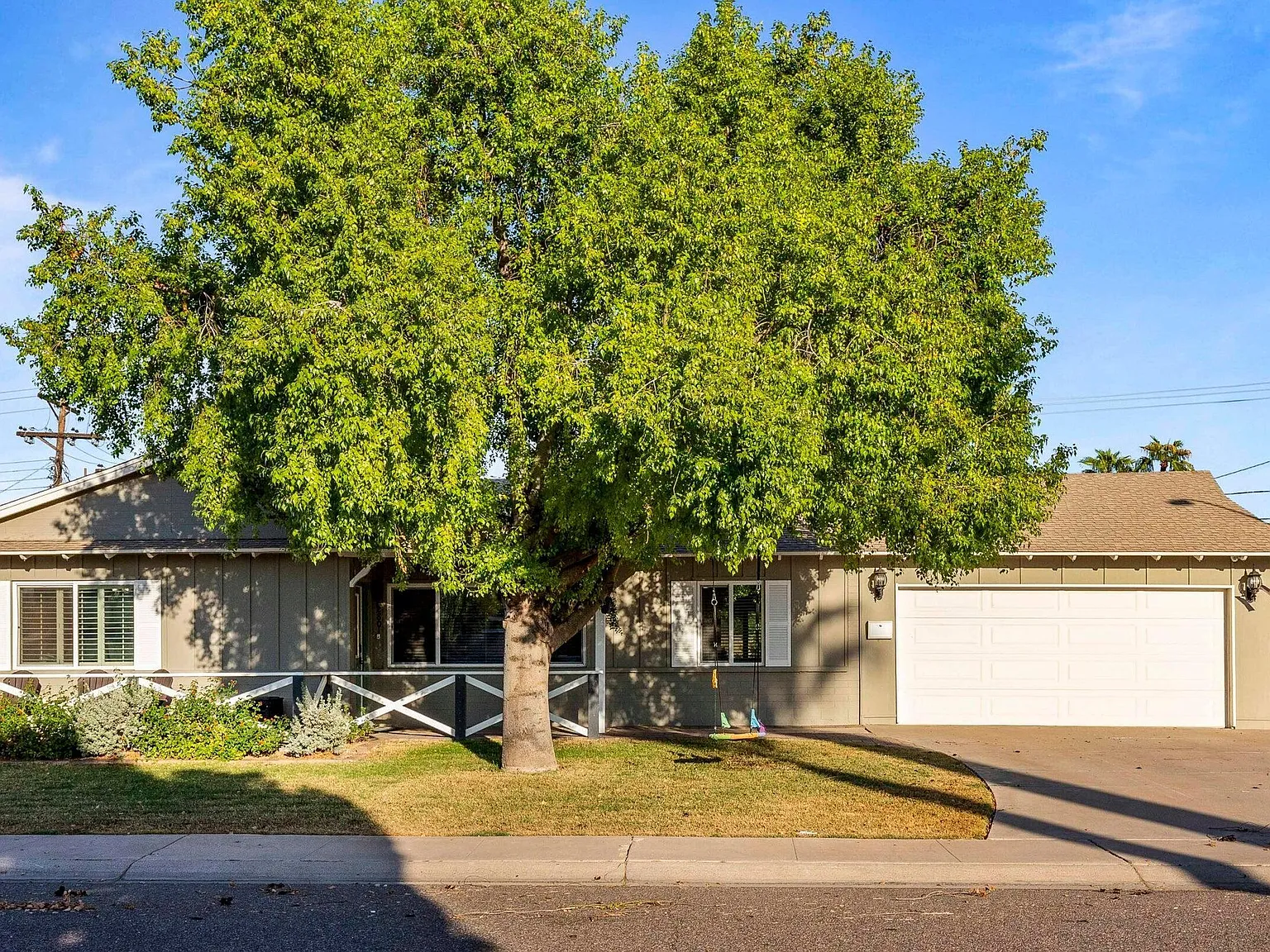 4 bed, 2.5 bath, 1997 sqft, $4,000 — Photo 2