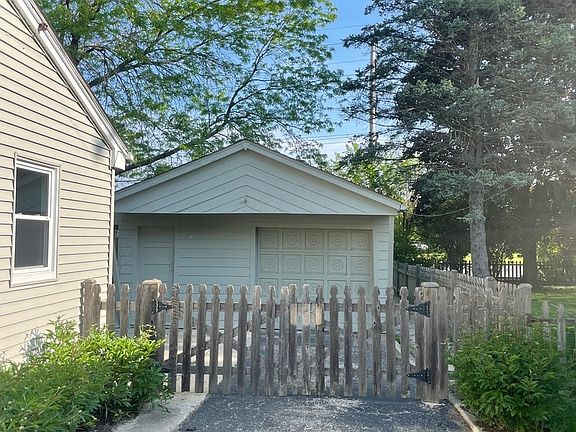 2nd image of 260 Heather Ave