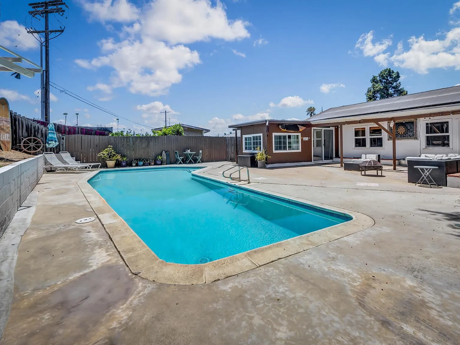 3 bed, 2.0 bath, 1158 sqft, $4,895 — Photo 1