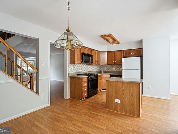 4th image of 5852 Westwater Ct