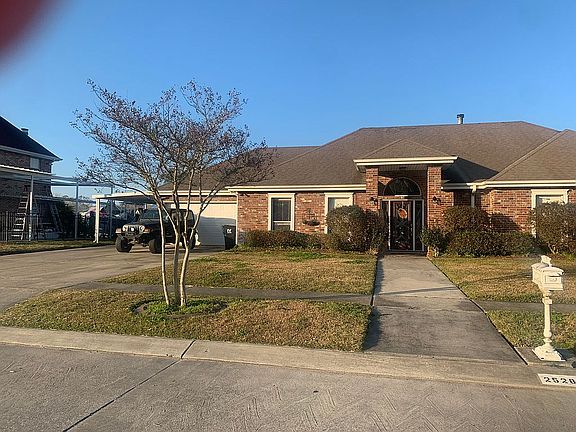 3rd image of 2528 S Lake Blvd