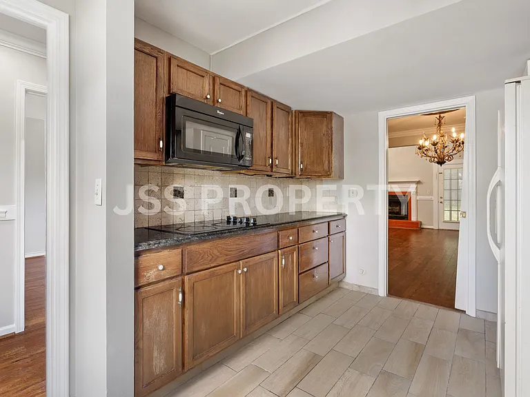 2267 Cheshire Dr — Photo 10