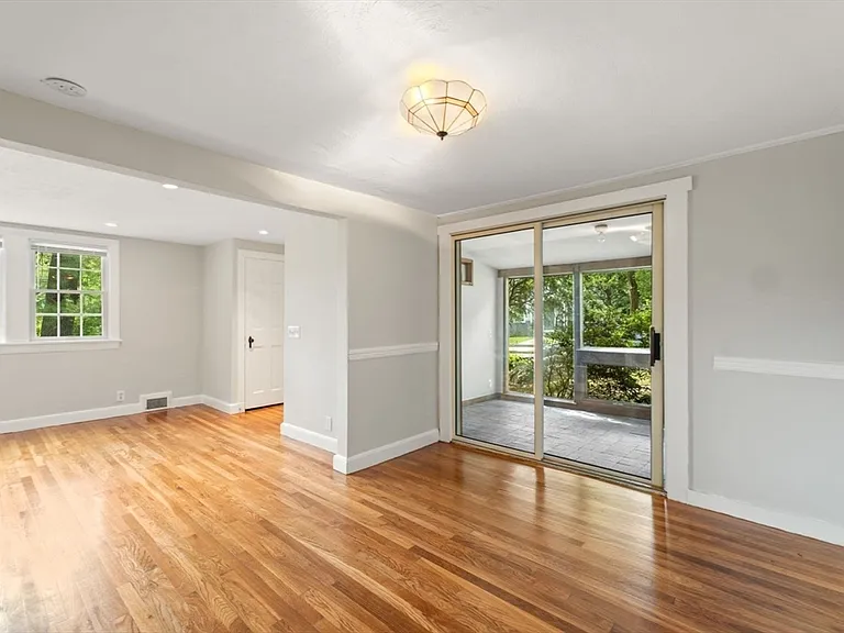 42 Elinor Rd — Photo 11