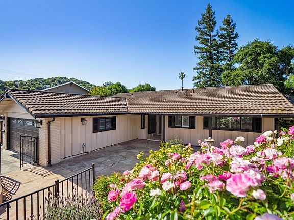 2nd image of 15 Twelveoak Hill Drive