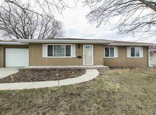 3404 Foothill Rd, Dubuque, IA 52002