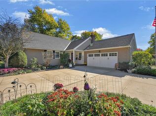 6821 Chadbourne Dr, North Olmsted, OH 44070