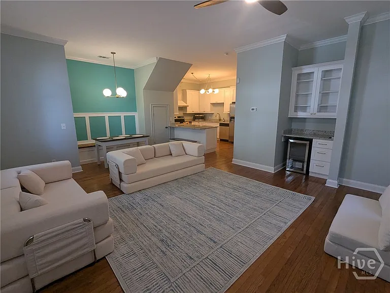 305 E Duffy St #A — Photo 4