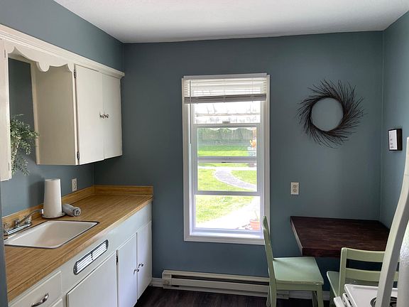 Kitchen is fully stocked and ready to cook in! Has all dishes and pots and pins, soap and all to get your started!