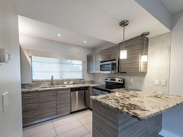 64 Isle Of Venice Dr #22 — Photo 4