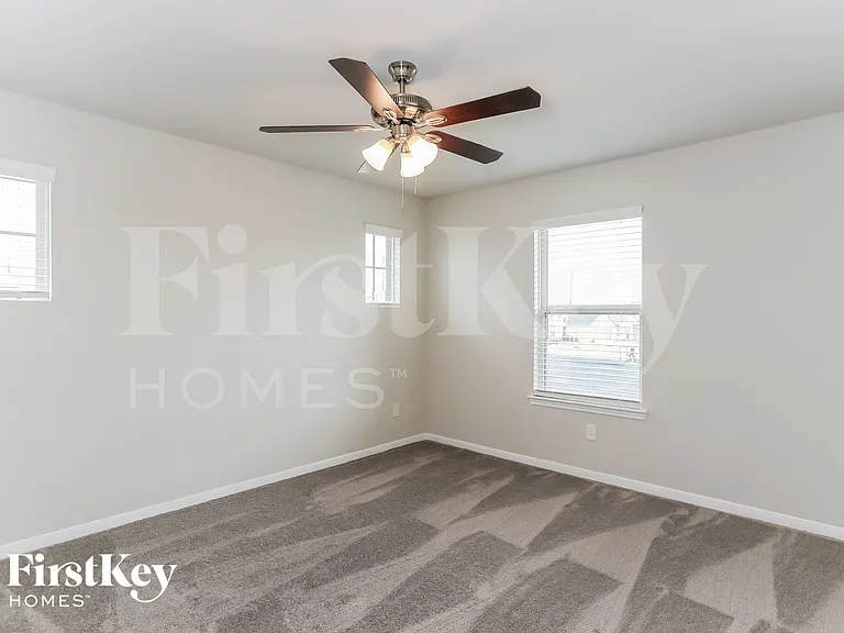 7215 Victorville Dr — Photo 9