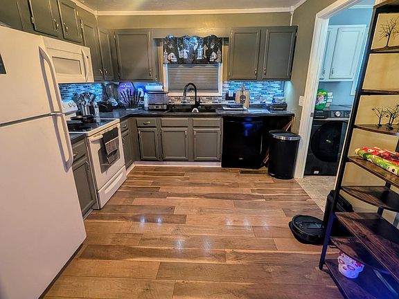 3rd image of 108 Erwin St