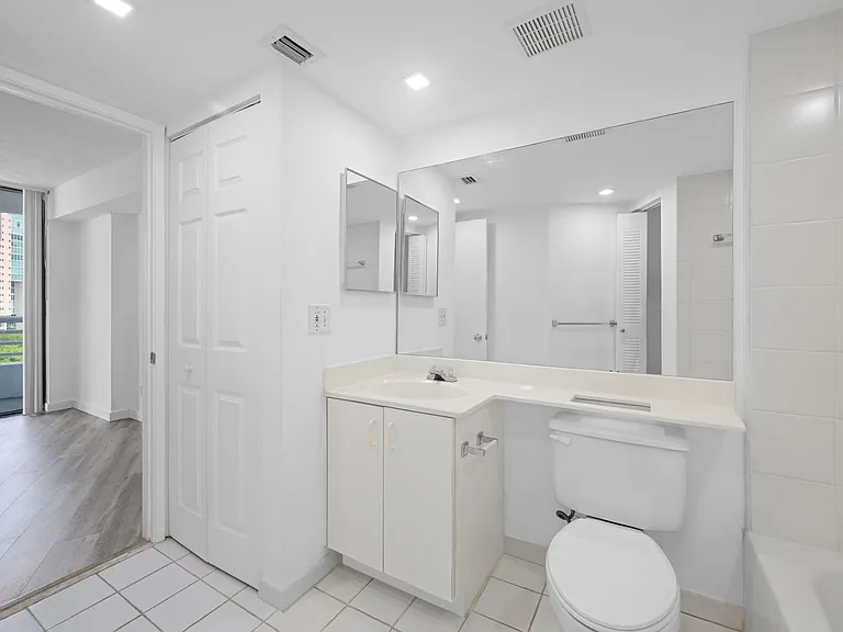 3300 NE 192nd St #915 — Photo 9