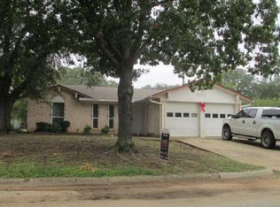 201 Bluebird Cir, Denton, TX 76209